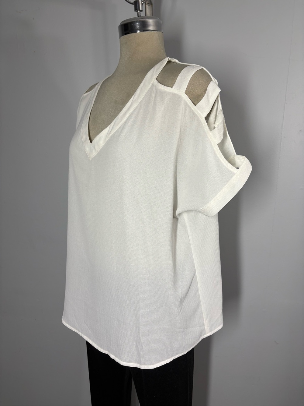 Women’s White Cold-Shoulder Short Sleeve Blouse